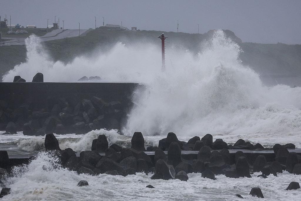Typhoon Champi Batters Taiwan: 616 Injured, One Dead and Hundreds of Flights Cancelled